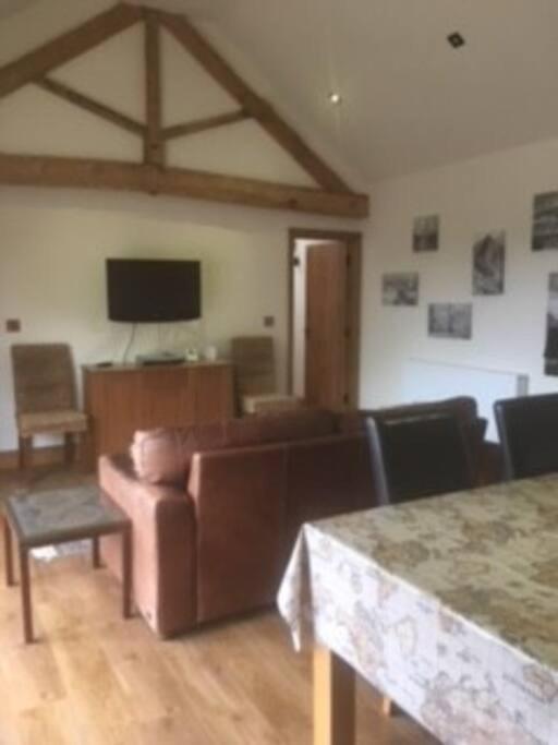 뉴포트 Courtside Barn, Lynn, Newport 빌라 외부 사진