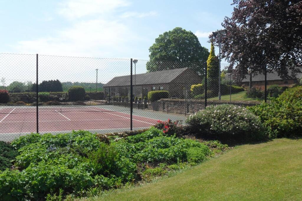 뉴포트 Courtside Barn, Lynn, Newport 빌라 외부 사진